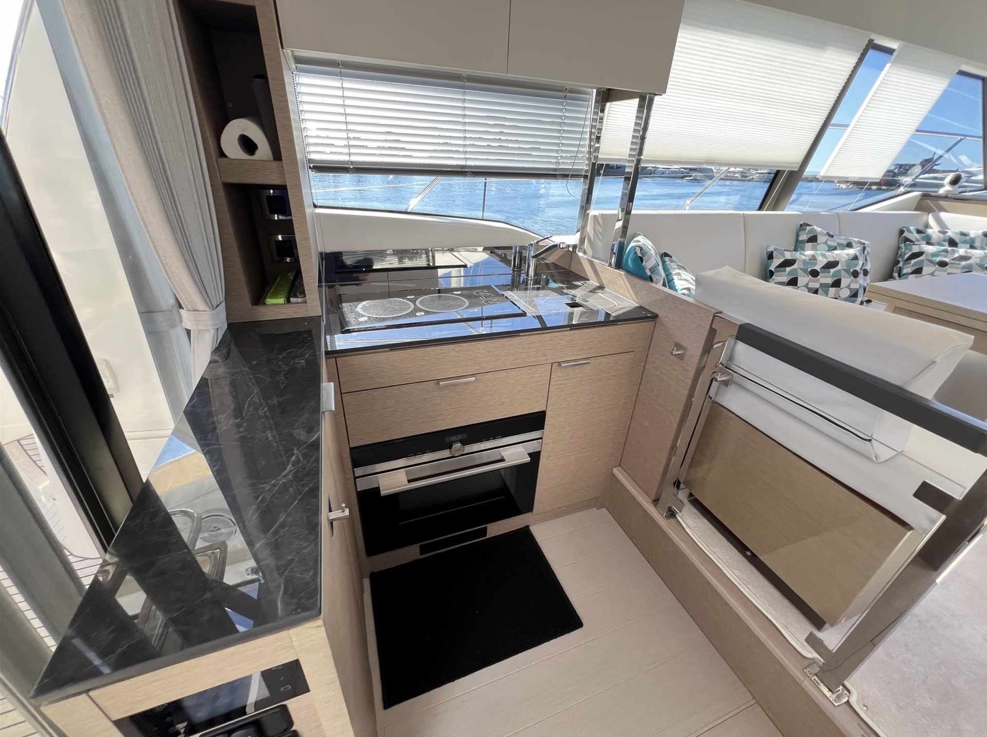 slider 2 Prestige Yachts Prestige 420 Fly